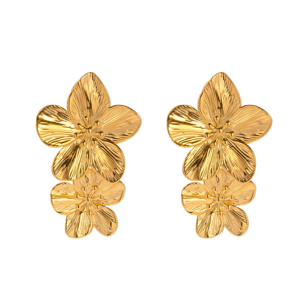 Veliora Vintage Flower Stud Earrings ✨