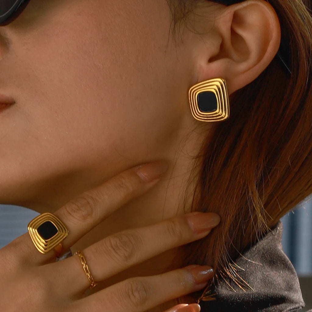 Veliora Retro Geometric Stud Earrings ✨