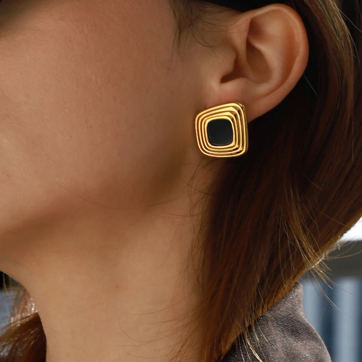 Veliora Retro Geometric Stud Earrings ✨