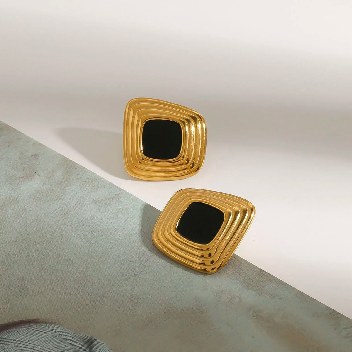 Veliora Retro Geometric Stud Earrings ✨