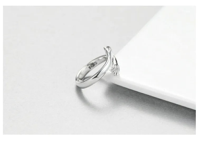 Veliora Hug Hand Silver Ring