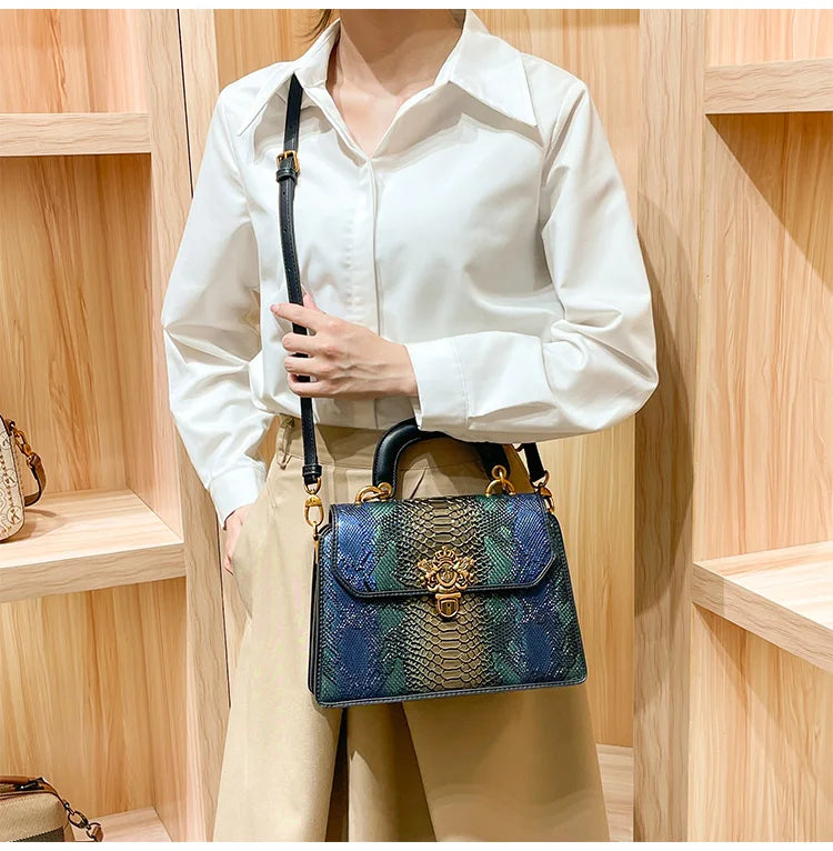 Veliora Contrast Luxe Crossbody 👜