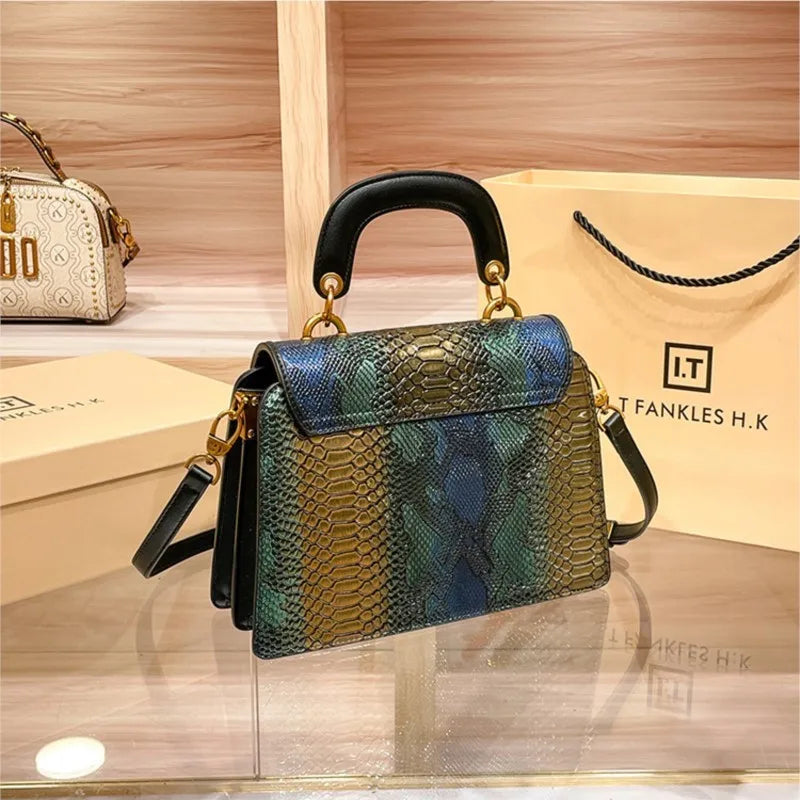 Veliora Contrast Luxe Crossbody 👜