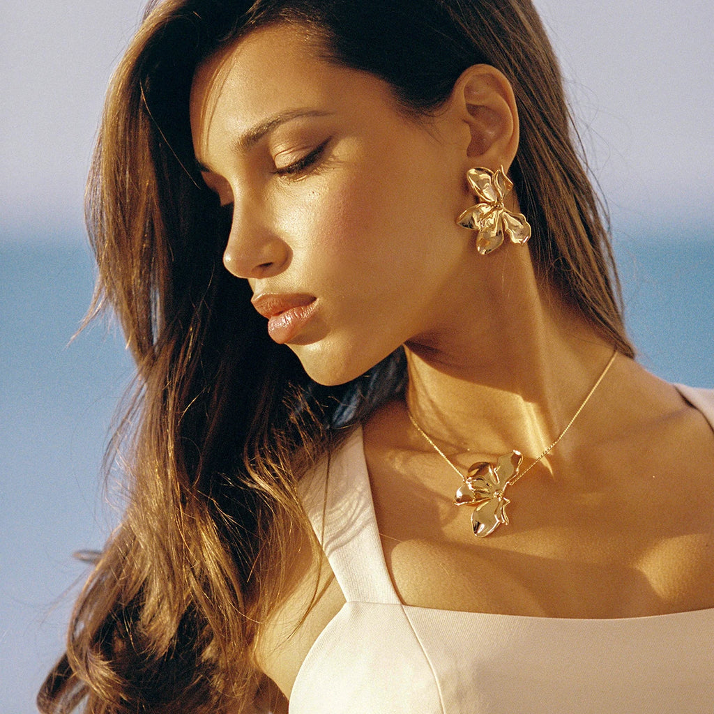 Veliora Bougainvillea Flower Stud Earrings ✨