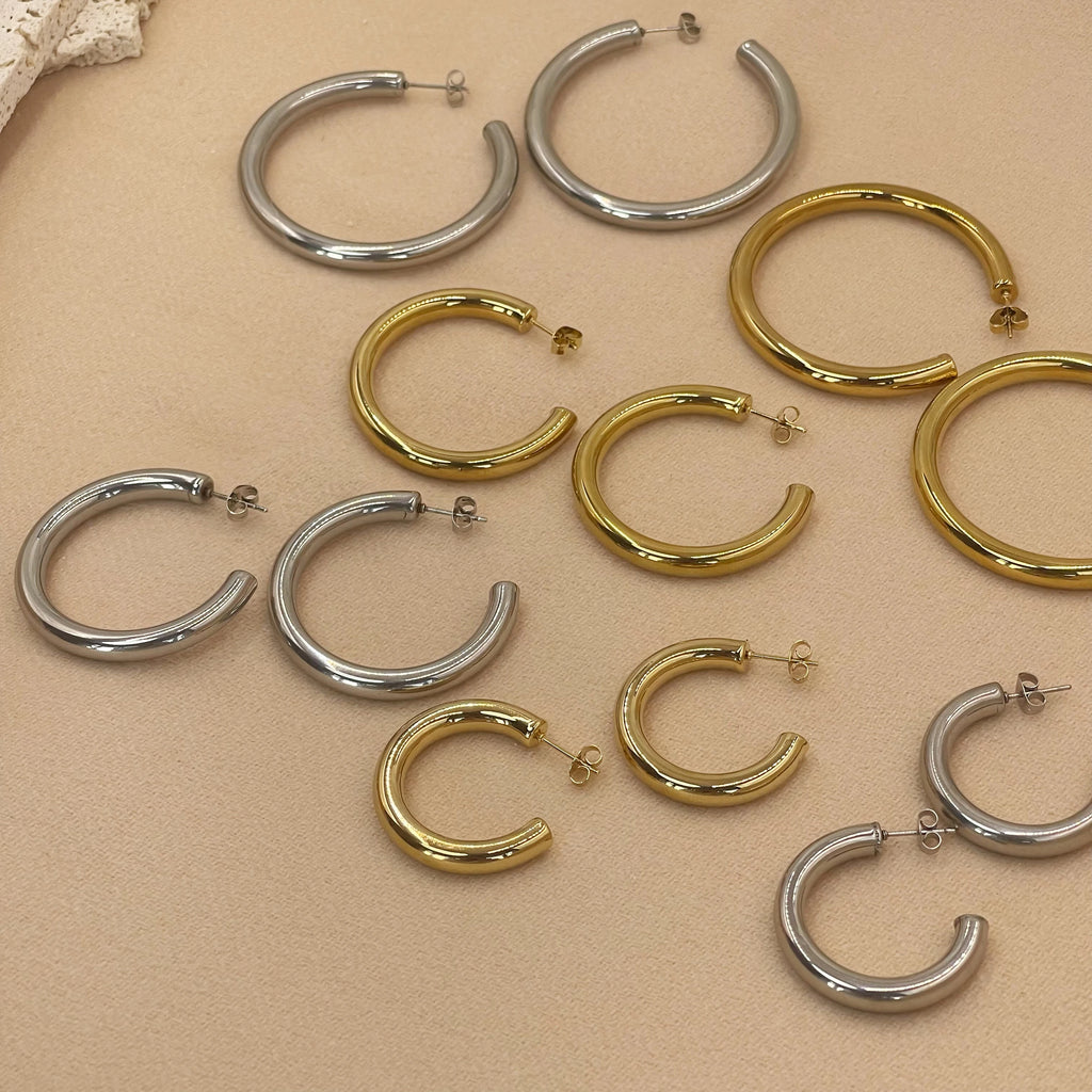 Veliora Classic Gold Hoop Earrings ✨