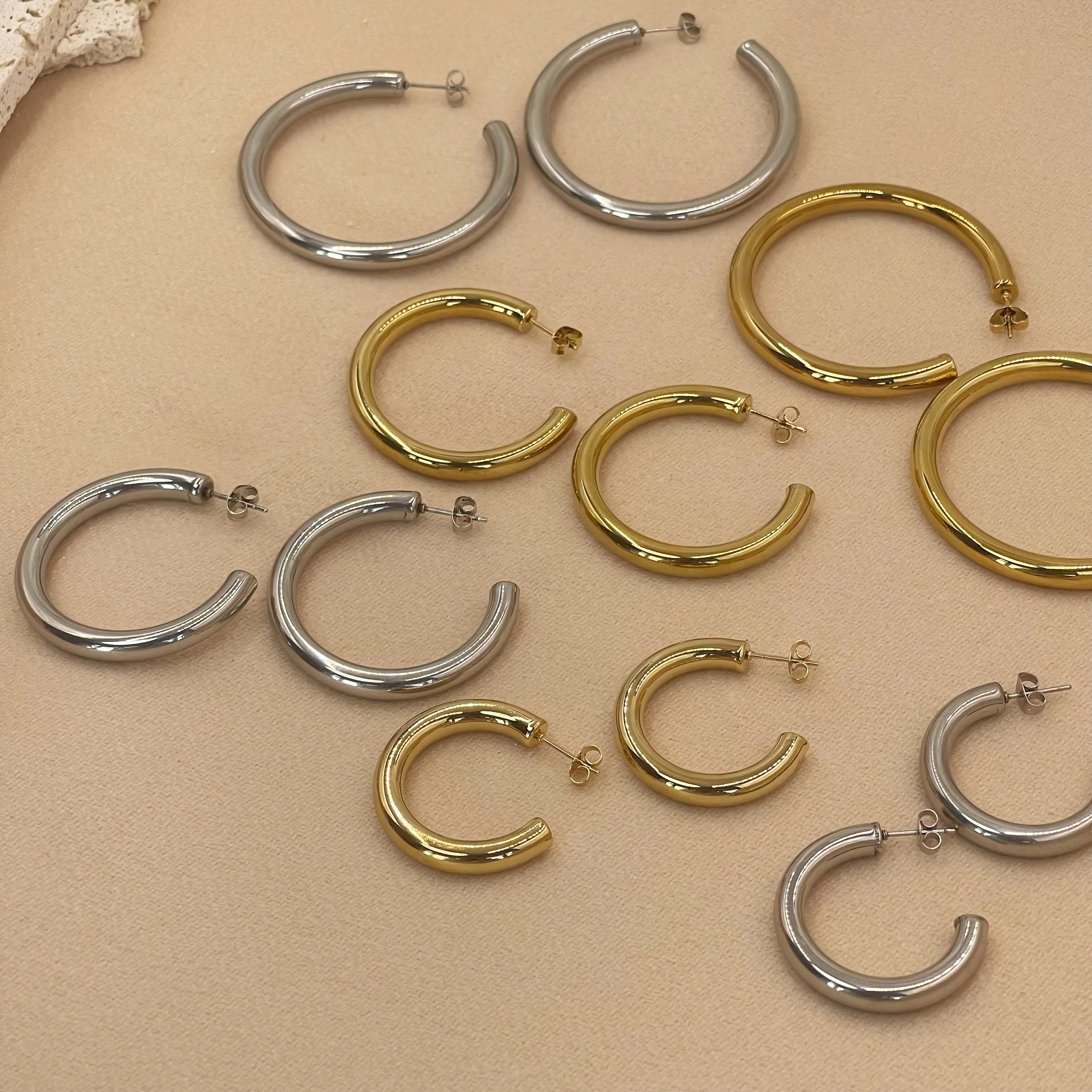 Veliora Classic Gold Hoop Earrings ✨