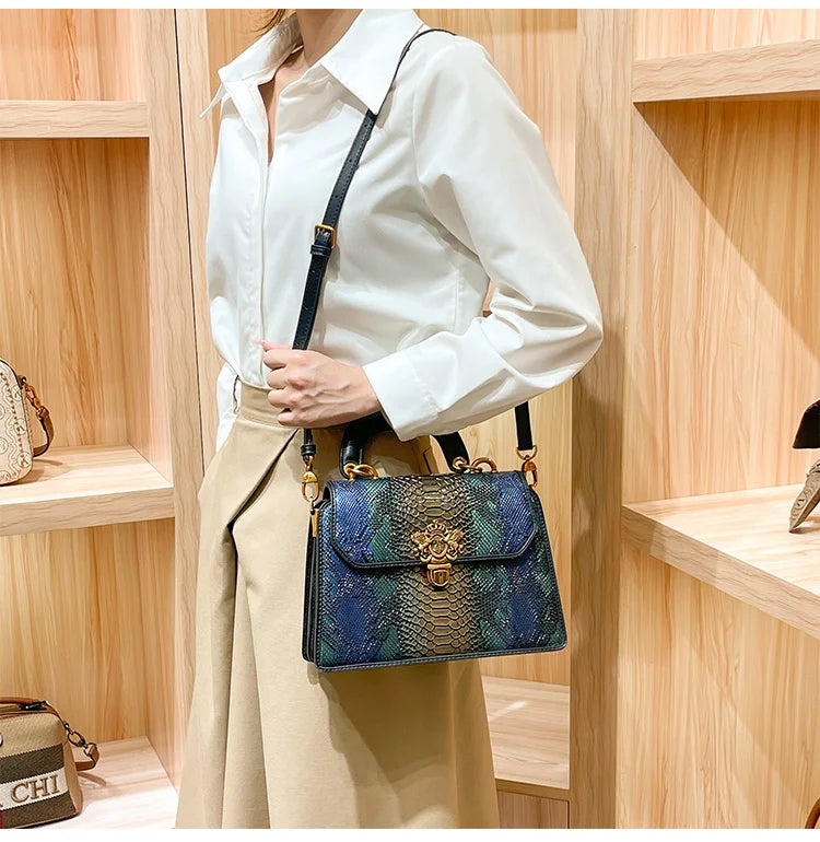 Veliora Contrast Luxe Crossbody 👜