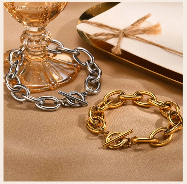 Veliora Bold Toggle Chain Bracelet ✨