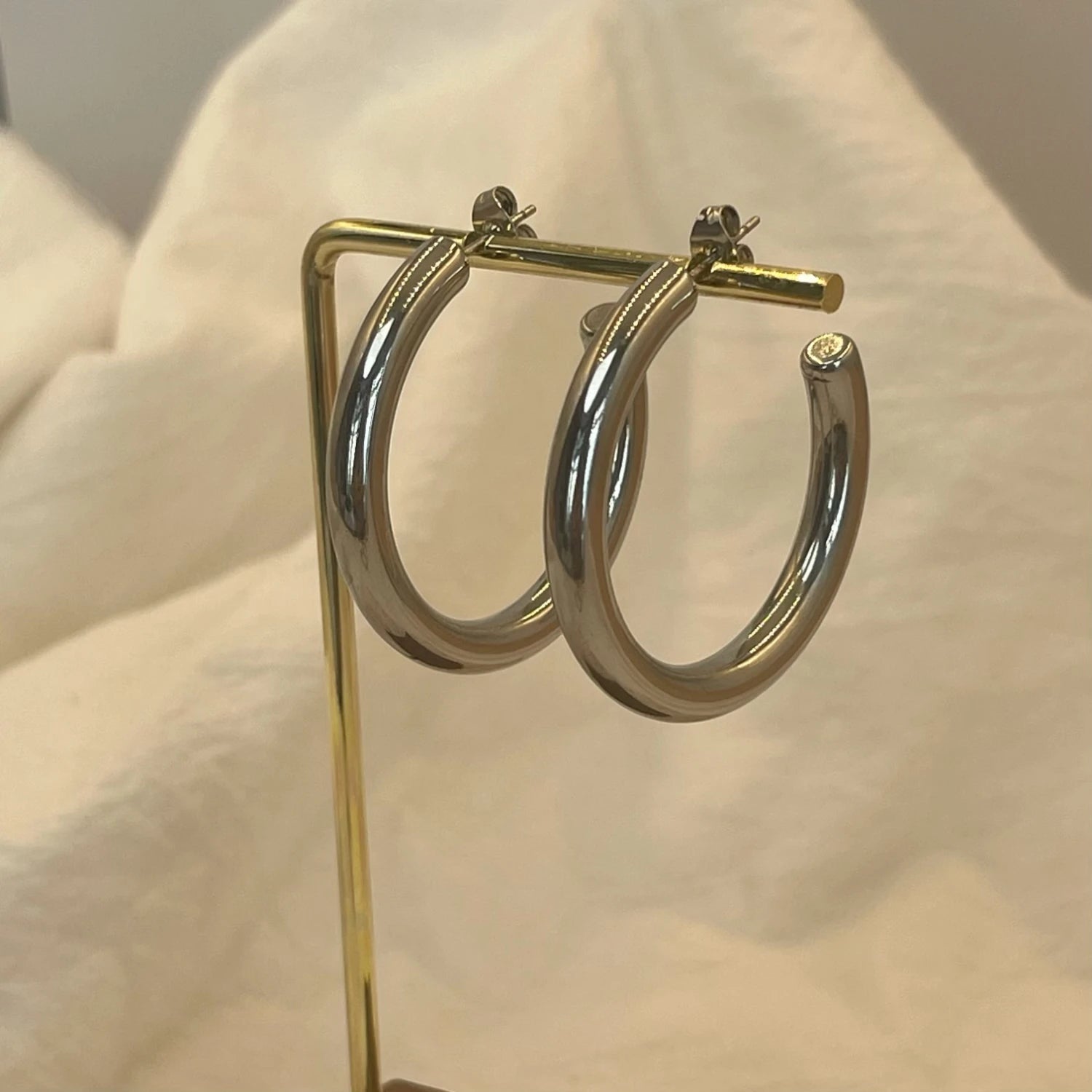 Veliora Classic Gold Hoop Earrings ✨
