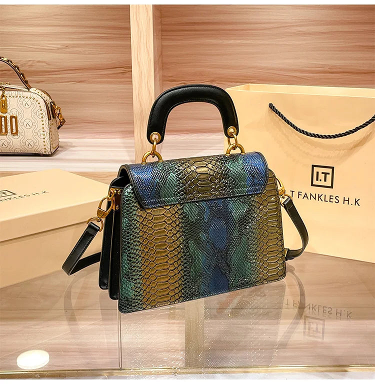 Veliora Contrast Luxe Crossbody 👜