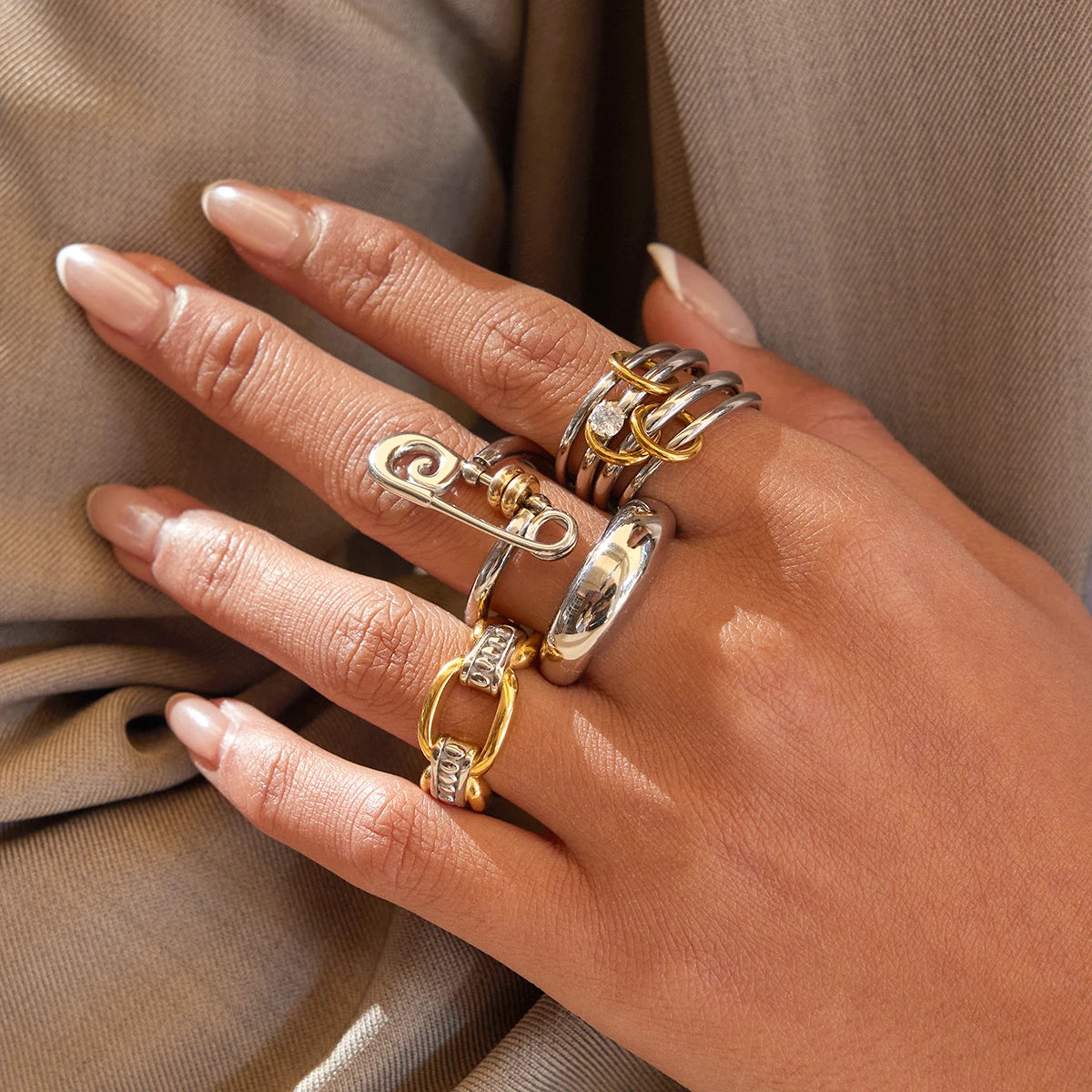 Veliora Linked Elegance Ring ✨
