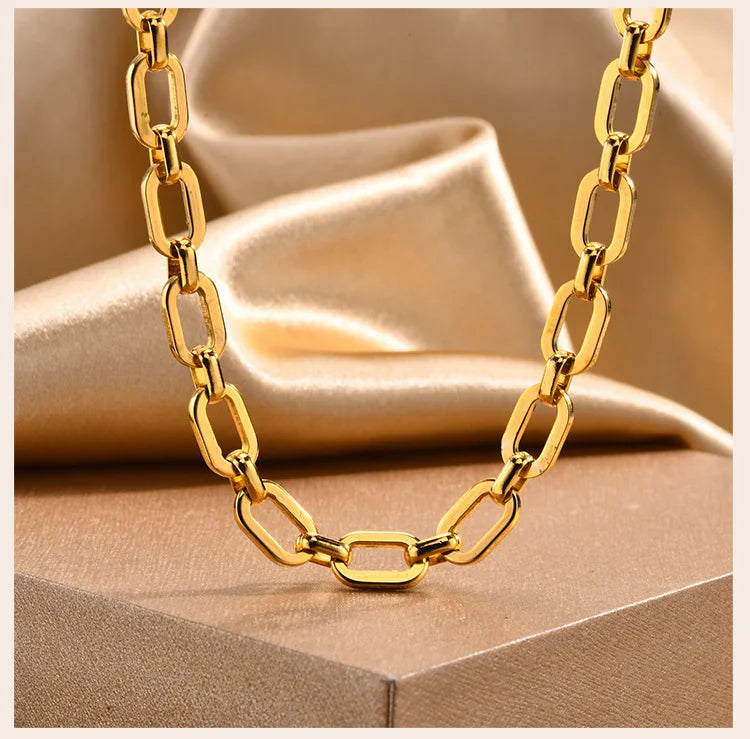 Veliora Chunky Oval Chain Necklace ✨