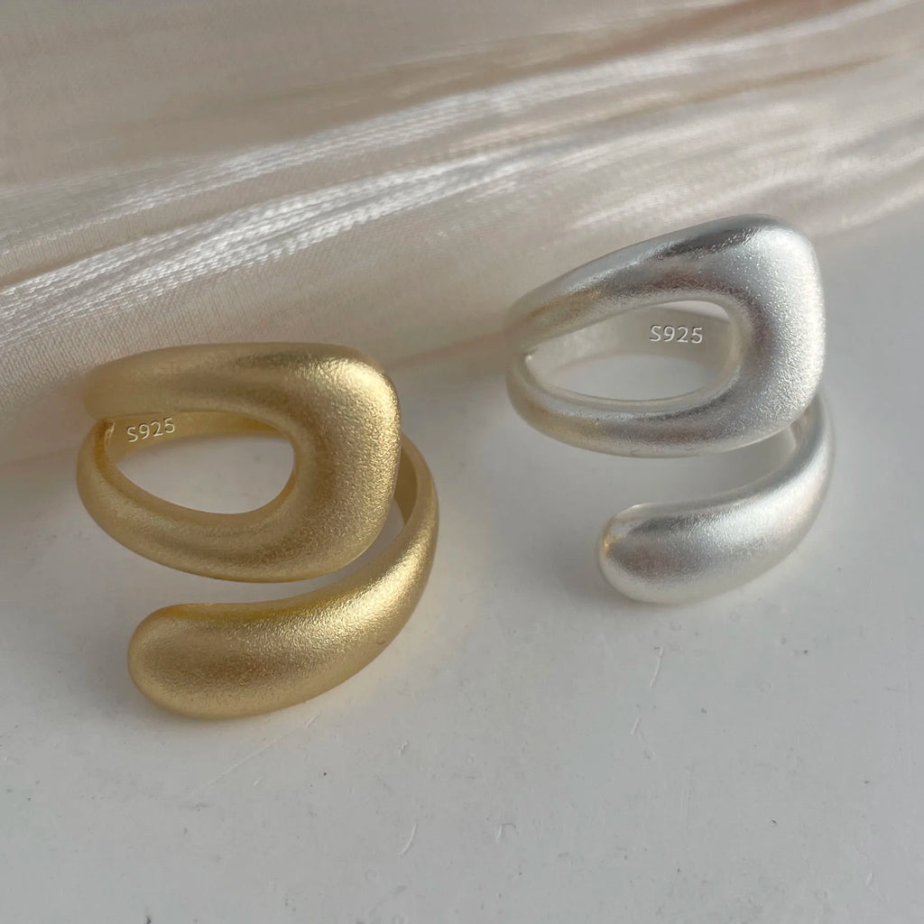 Veliora Minimal Gold Hollow Ring