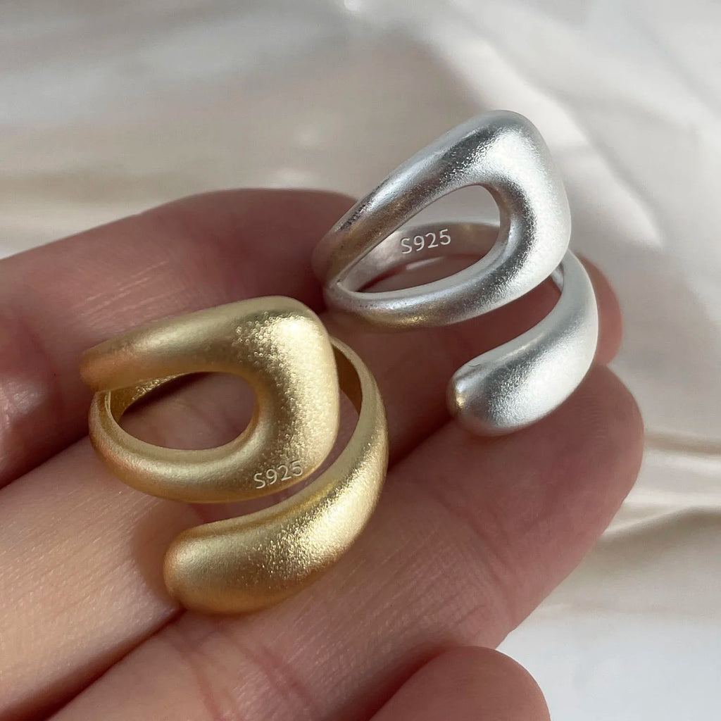 Veliora Minimal Gold Hollow Ring