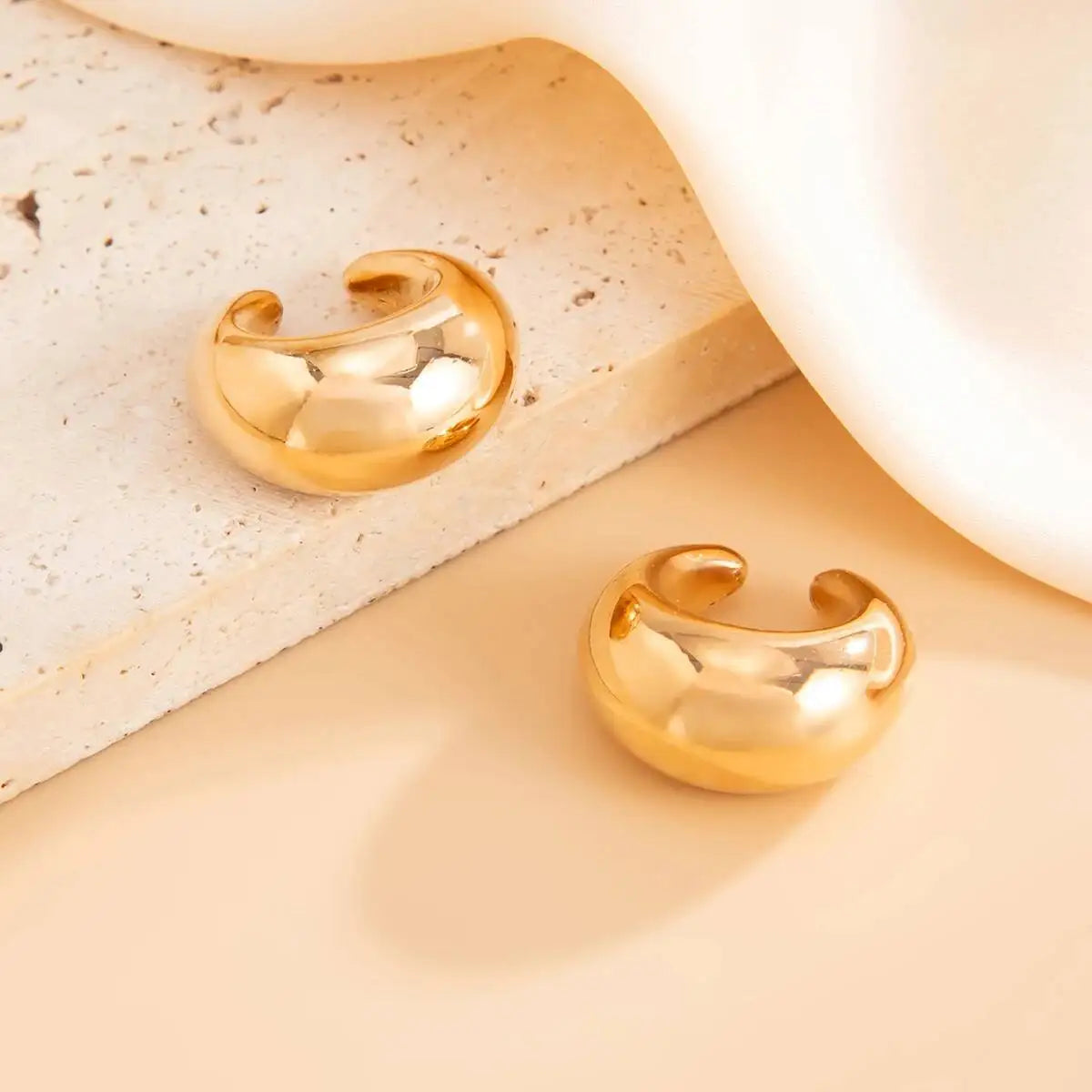 Veliora Liquid Drop C-Clip Earring ✨