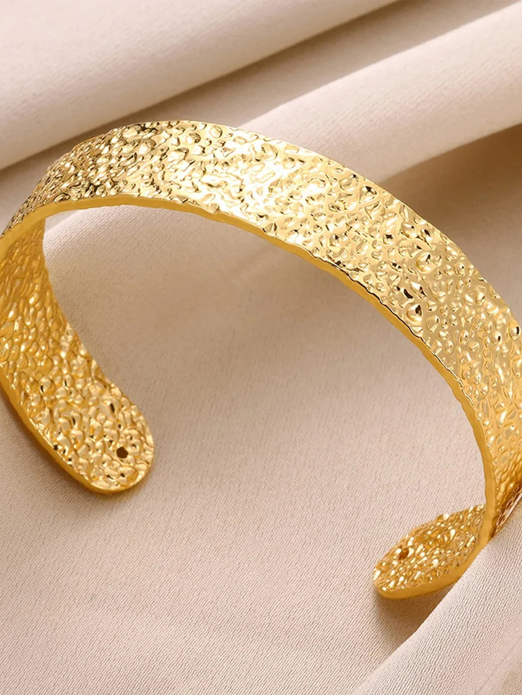 Veliora Textured Gold Cuff Bracelet ✨