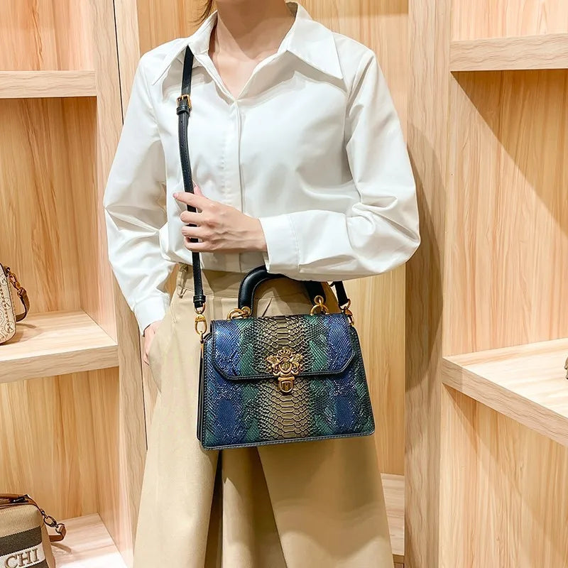 Veliora Contrast Luxe Crossbody 👜