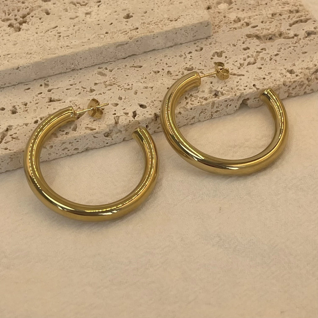 Veliora Classic Gold Hoop Earrings ✨