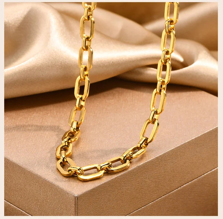 Veliora Chunky Oval Chain Necklace ✨