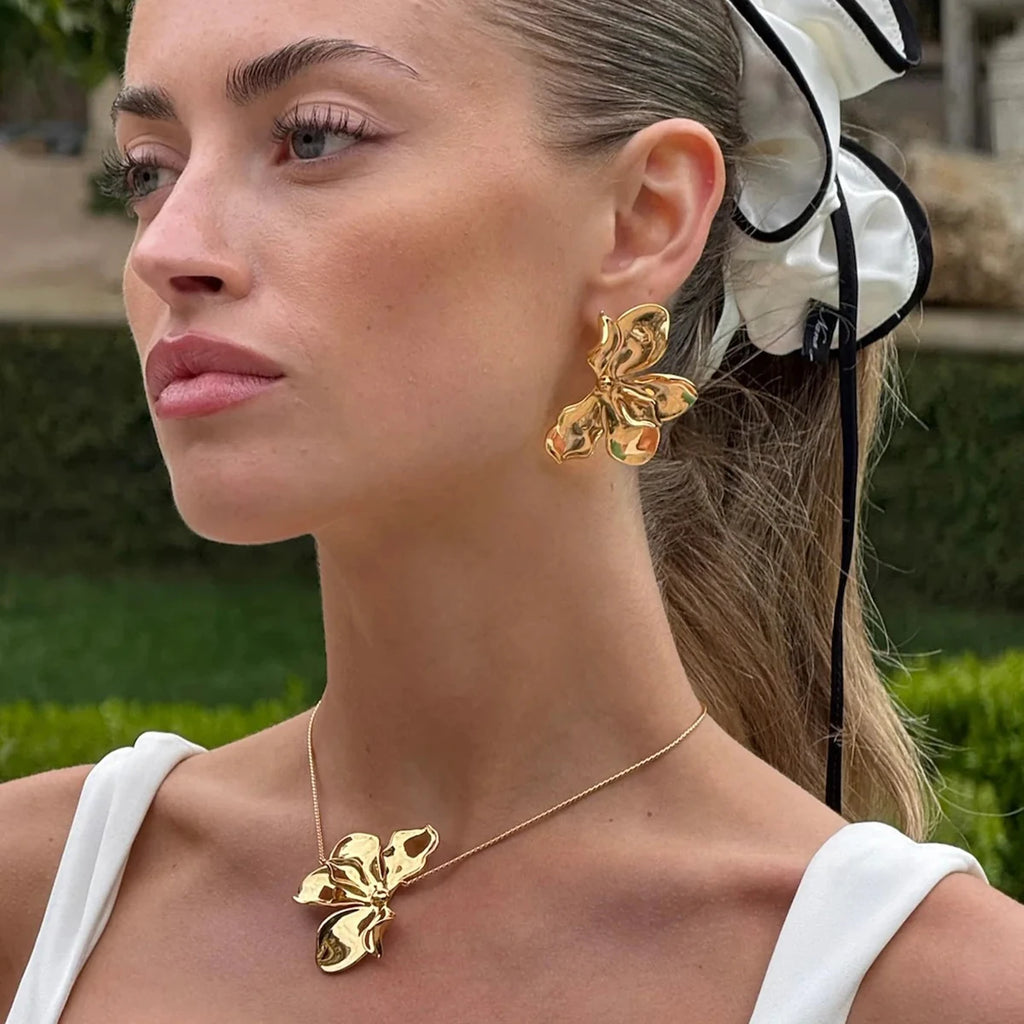 Veliora Bougainvillea Flower Stud Earrings ✨
