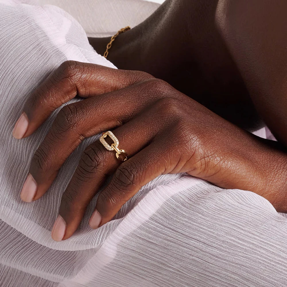 Veliora Oval Lumière Ring