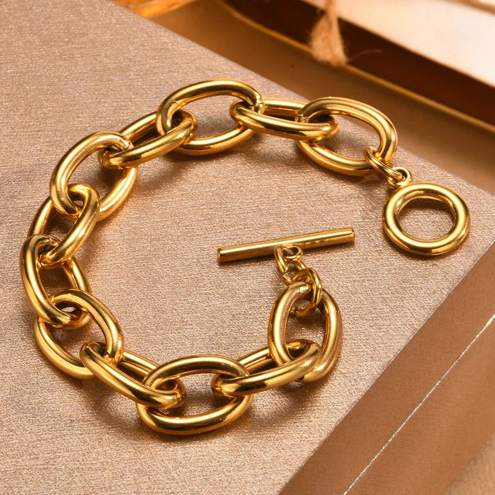 Veliora Bold Toggle Chain Bracelet ✨