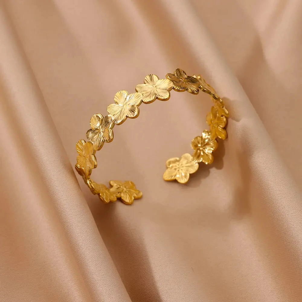 Veliora Textured Gold Cuff Bracelet ✨