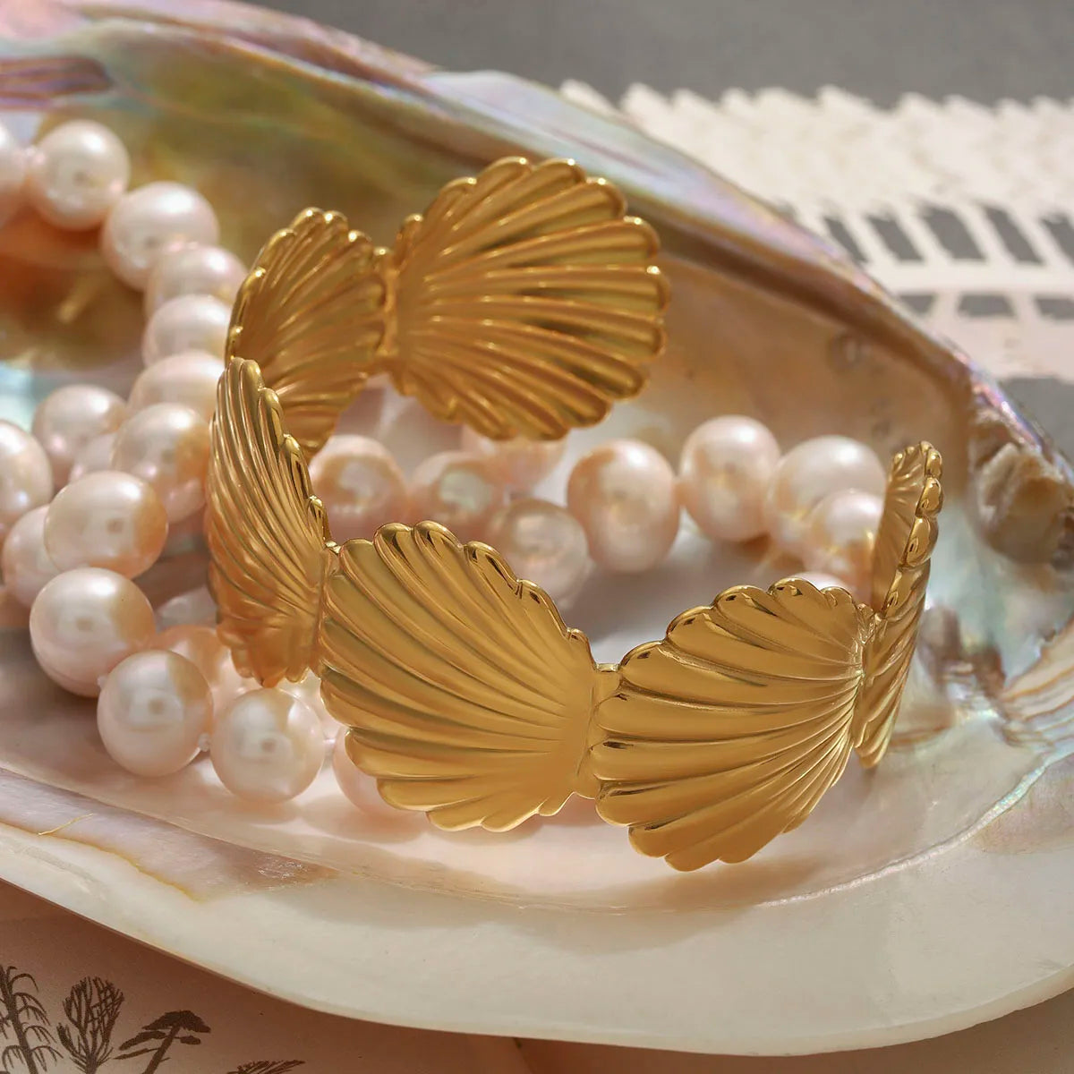 Veliora Ocean Shell Spiral Bracelet ✨