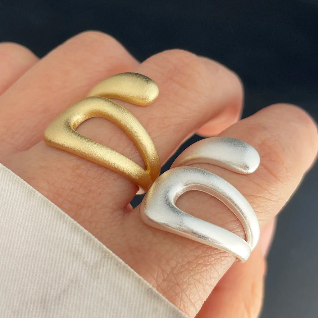 Veliora Minimal Gold Hollow Ring