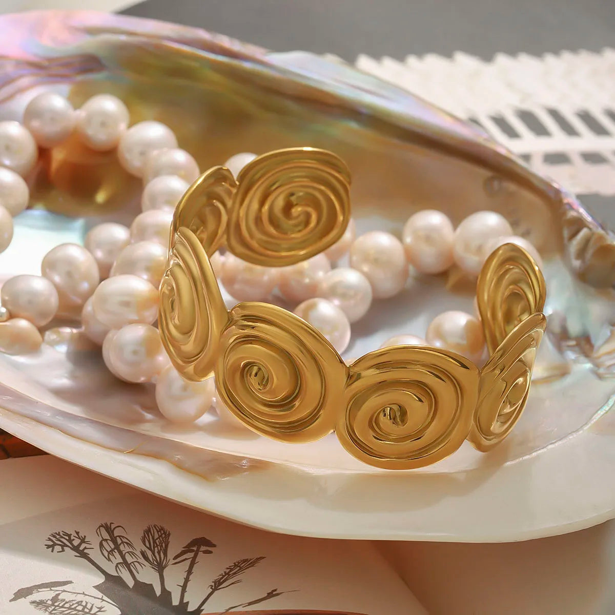 Veliora Ocean Shell Spiral Bracelet ✨