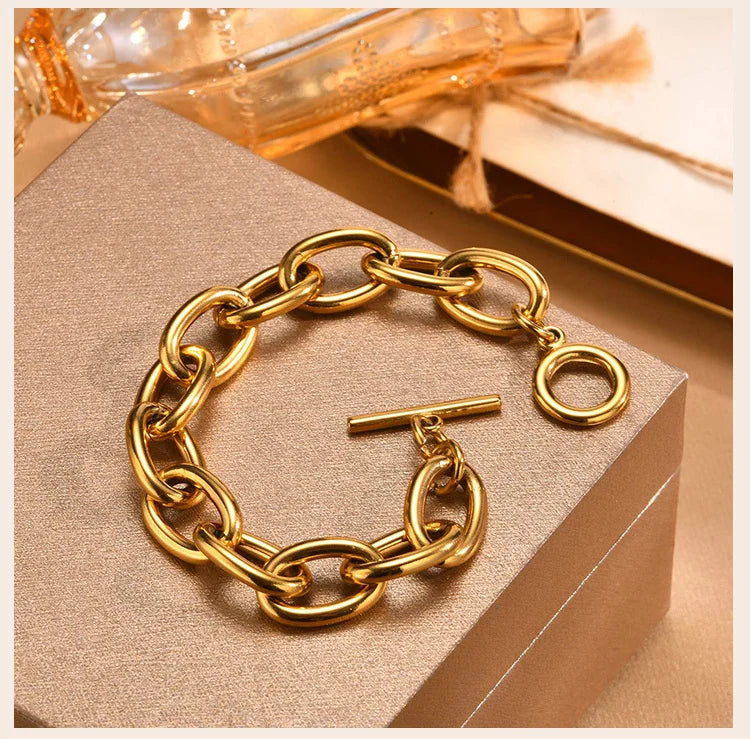 Veliora Bold Toggle Chain Bracelet ✨