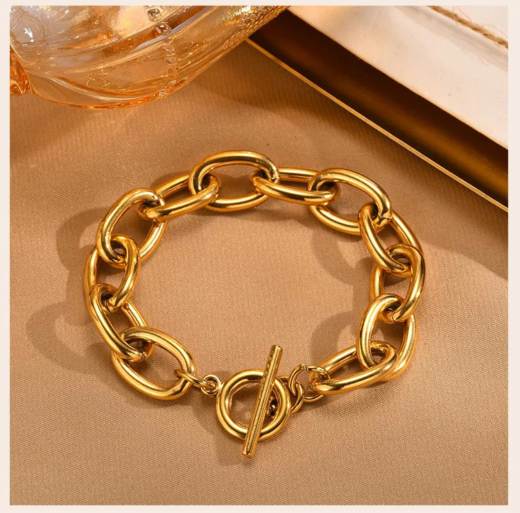 Veliora Bold Toggle Chain Bracelet ✨