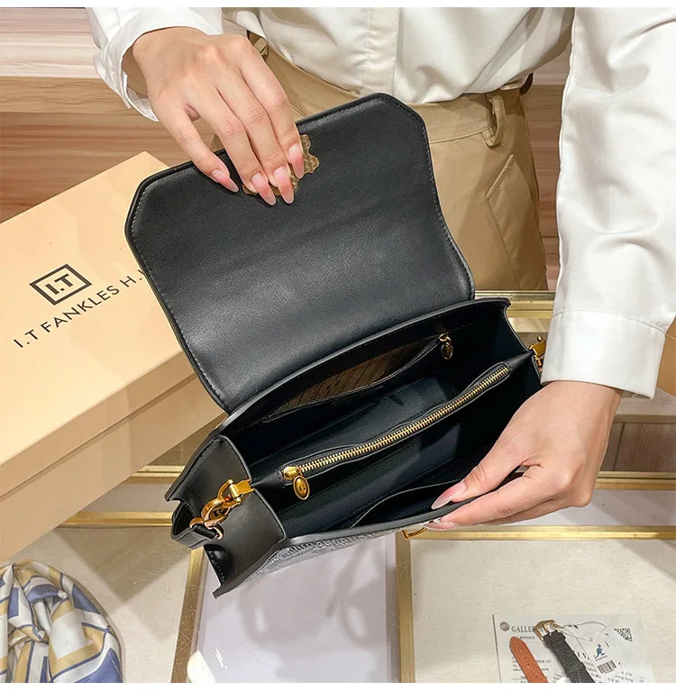 Veliora Contrast Luxe Crossbody 👜