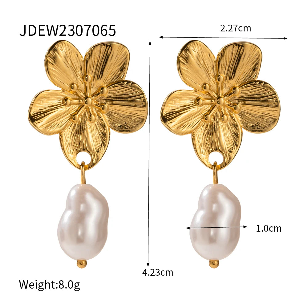 Veliora Vintage Flower Stud Earrings ✨