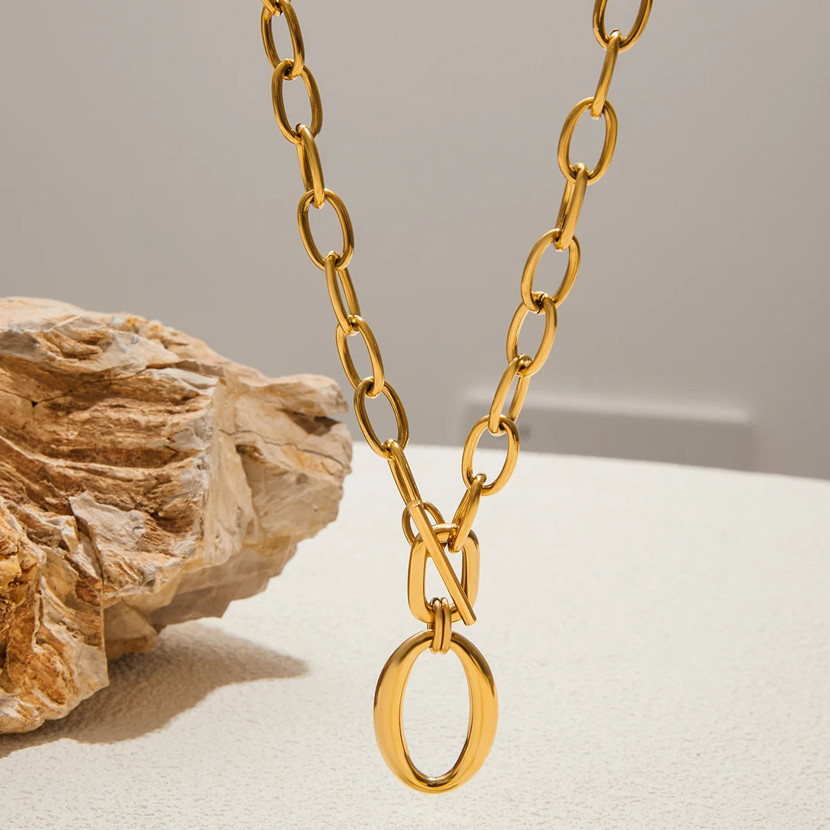 Veliora Oval Cross Chain Necklace ✨