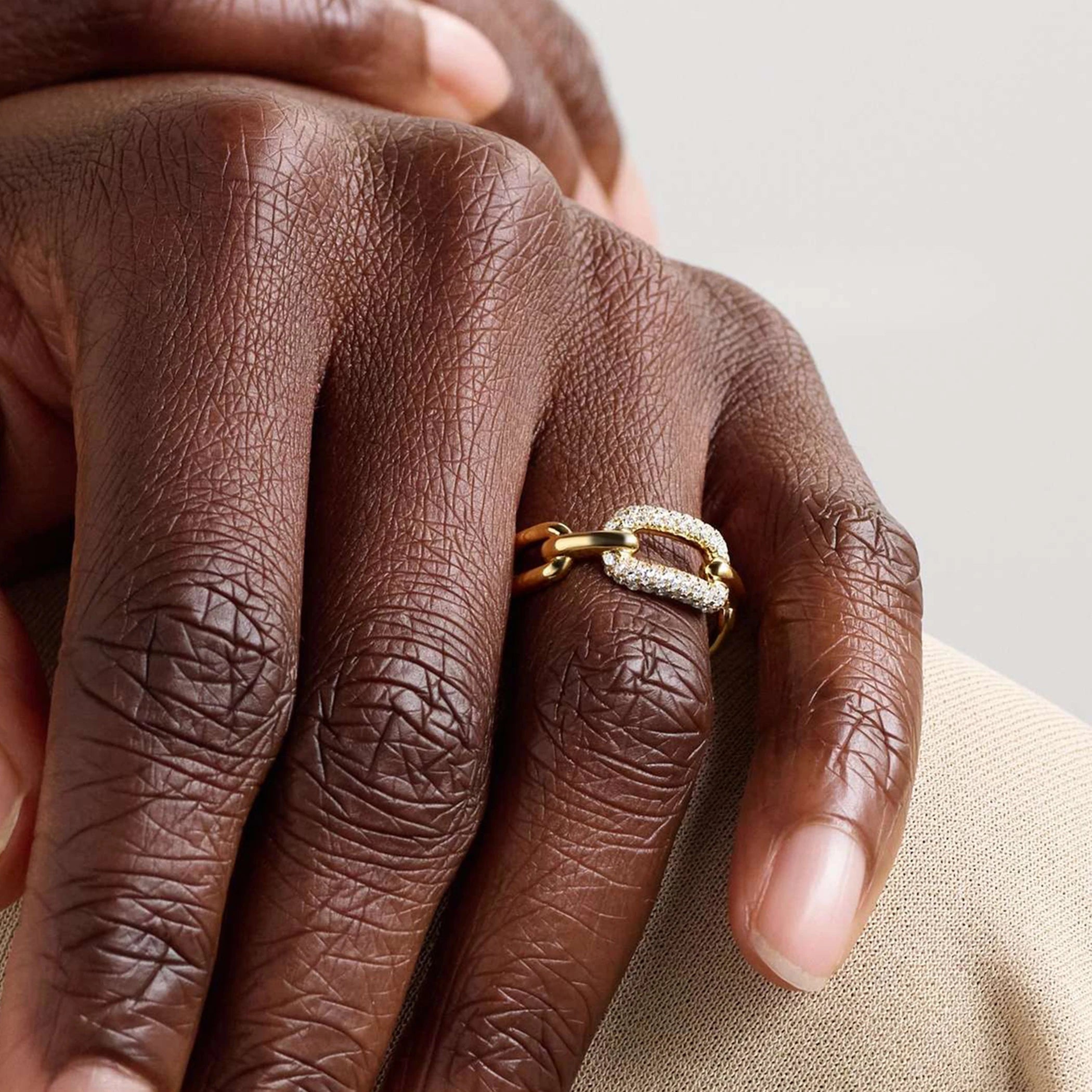 Veliora Oval Lumière Ring