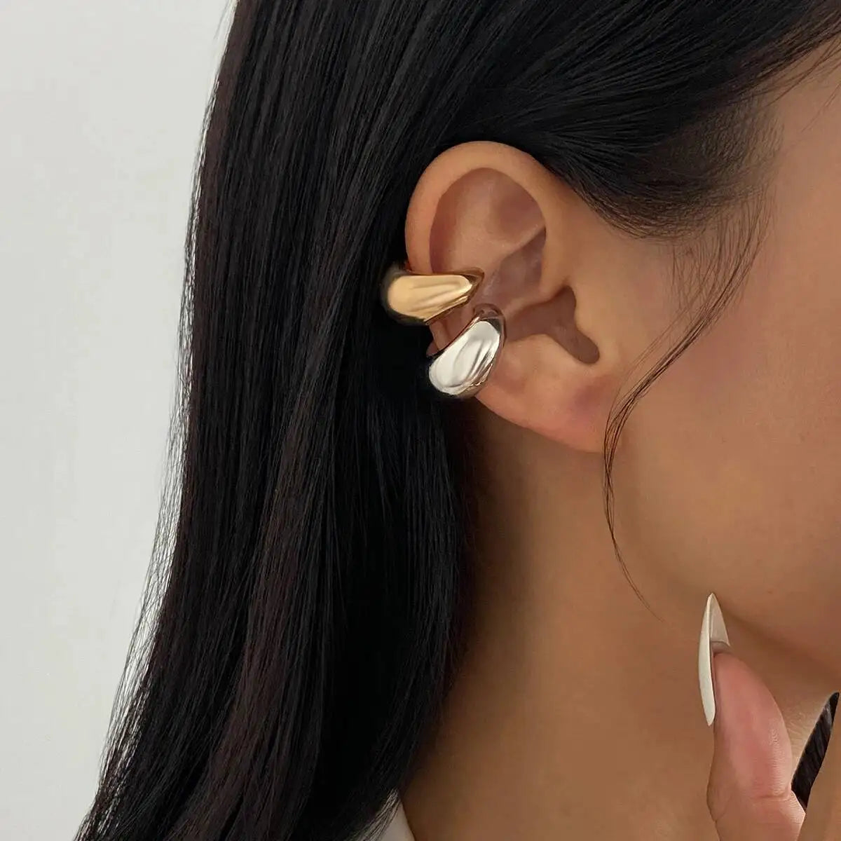 Veliora Liquid Drop C-Clip Earring ✨