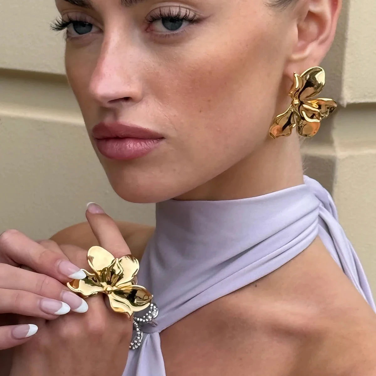 Veliora Bougainvillea Flower Stud Earrings ✨