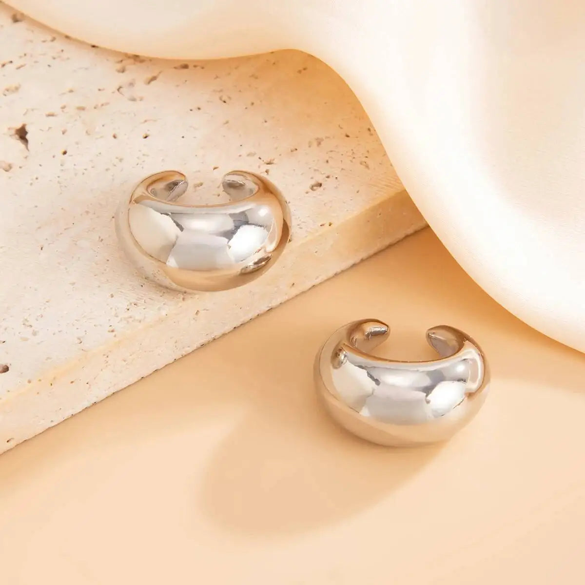 Veliora Liquid Drop C-Clip Earring ✨